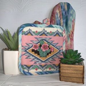 Vintage Pot Holder & Oven Mitt Set Southwestern And Cactus Design 2 piece set